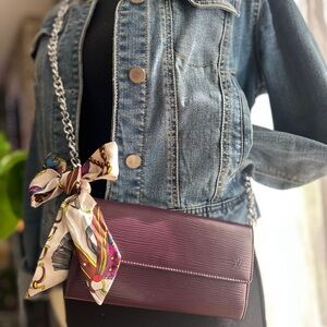LV Epi Sarah Wallet Cassis Plum w Chain Twilly COA